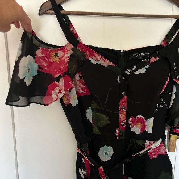 Black floral romper by Guess Size 4 - Picture 4 of 5